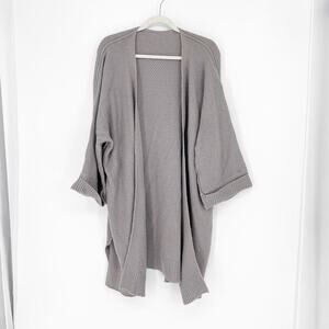 Boutique Short Sleeve Purple Cardigan Size Large